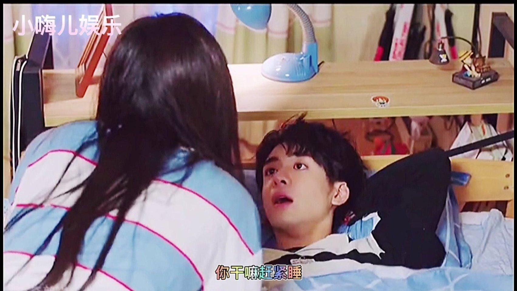 男孩什么情况下，才会把他的收入告诉女孩？跟女孩说，他想表达什么？游戏画面